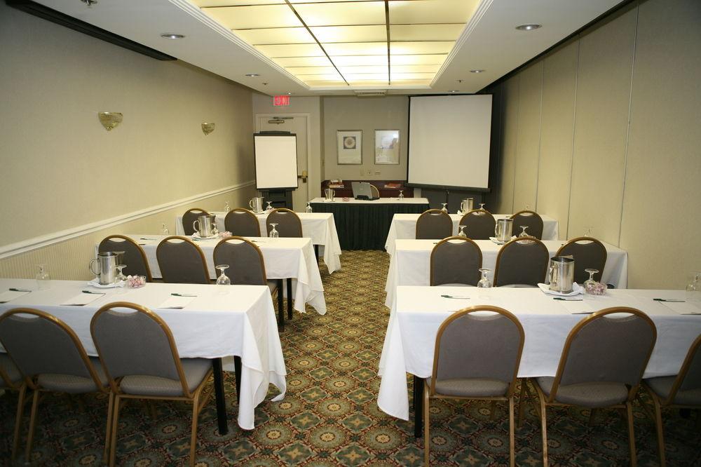 Holiday Inn Express Naperville By Ihg Екстериор снимка