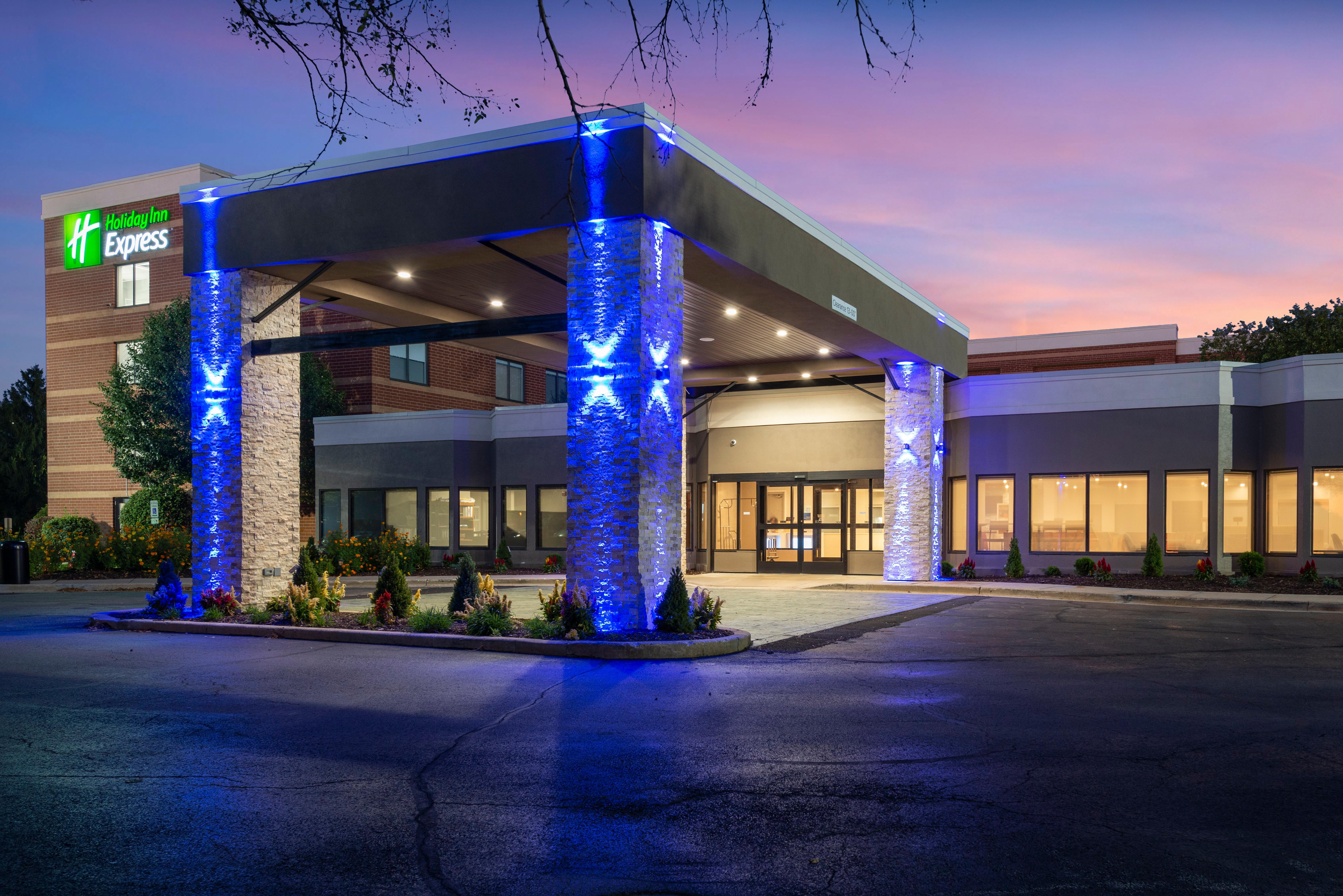 Holiday Inn Express Naperville By Ihg Екстериор снимка
