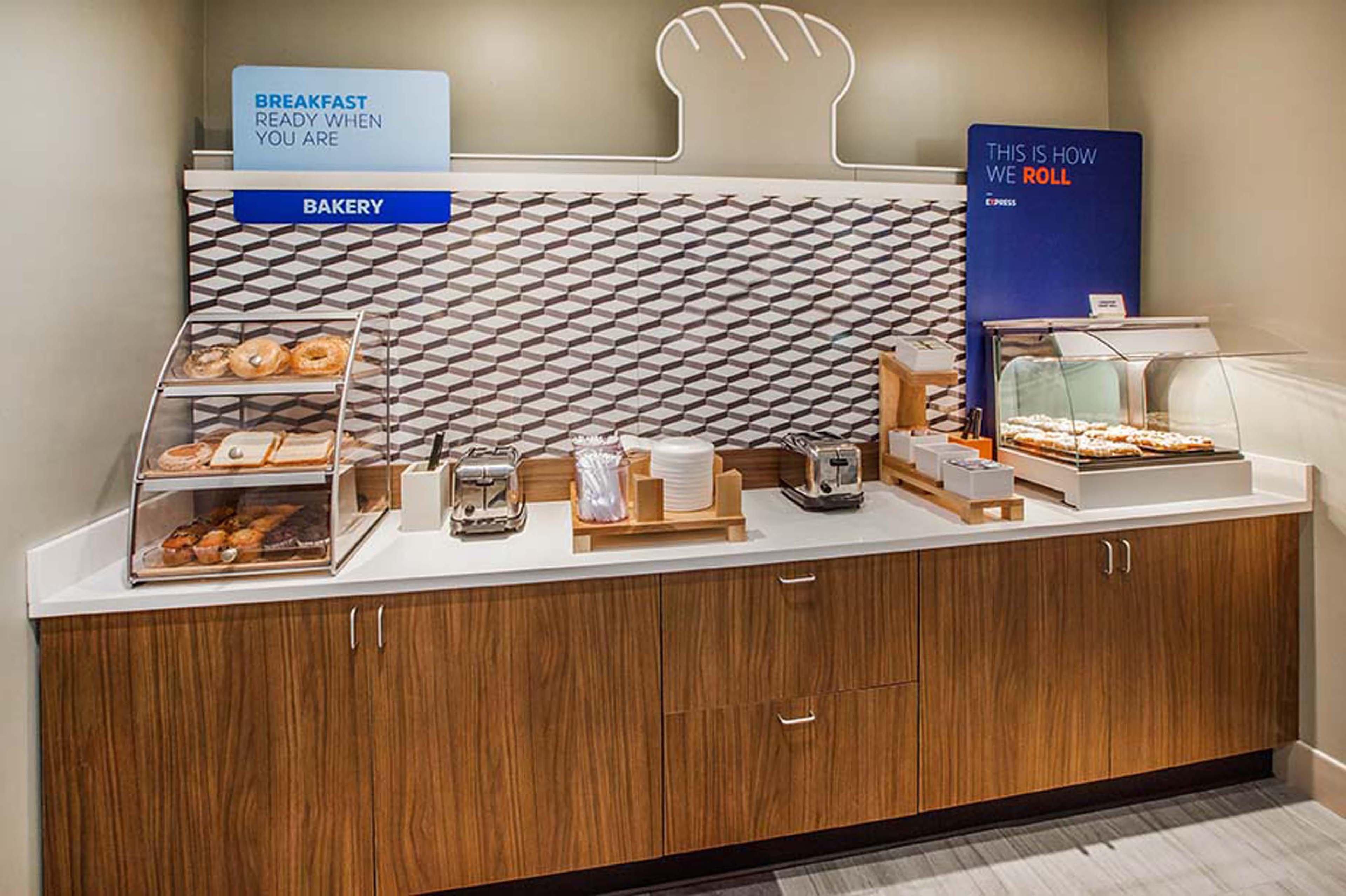 Holiday Inn Express Naperville By Ihg Екстериор снимка