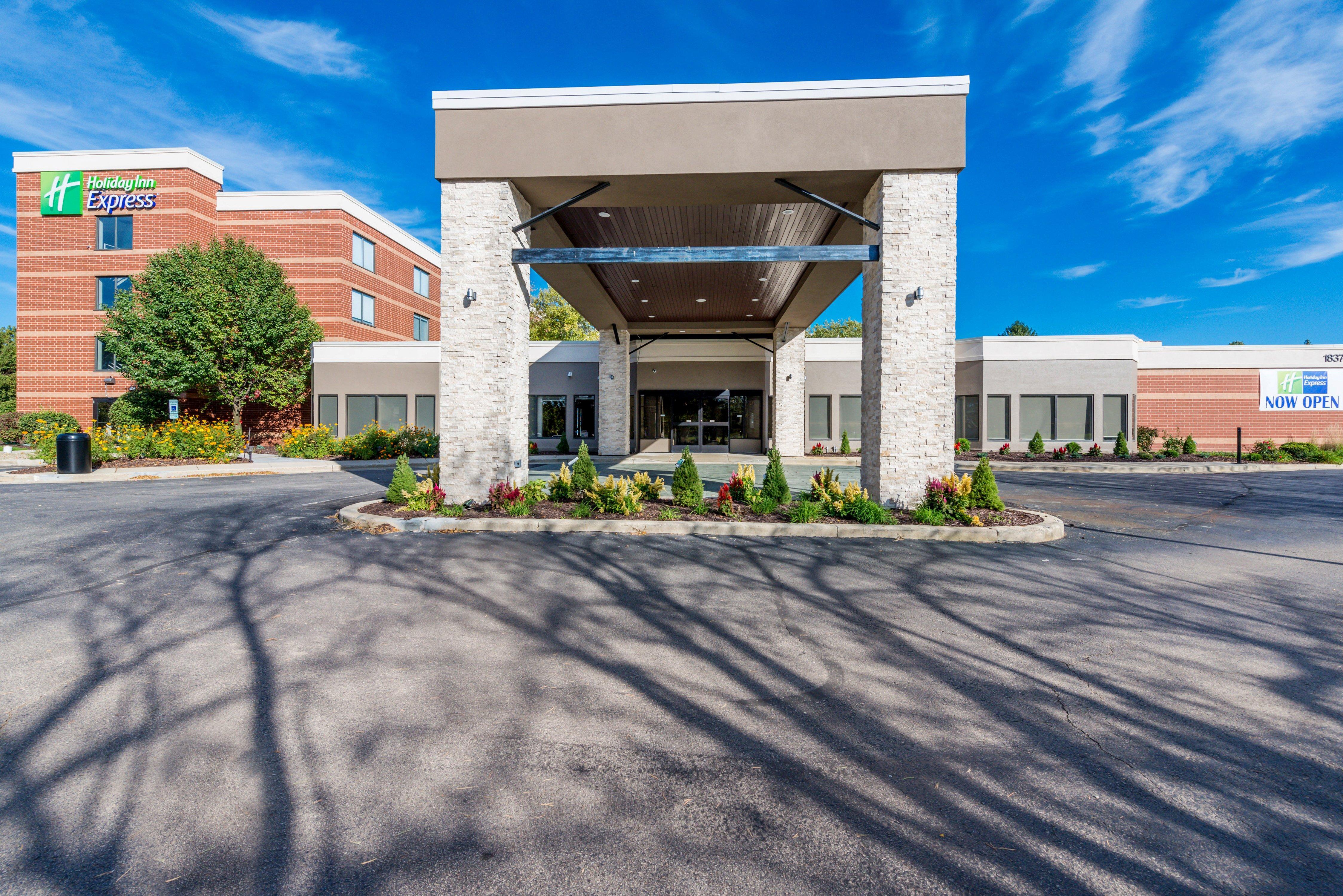 Holiday Inn Express Naperville By Ihg Екстериор снимка