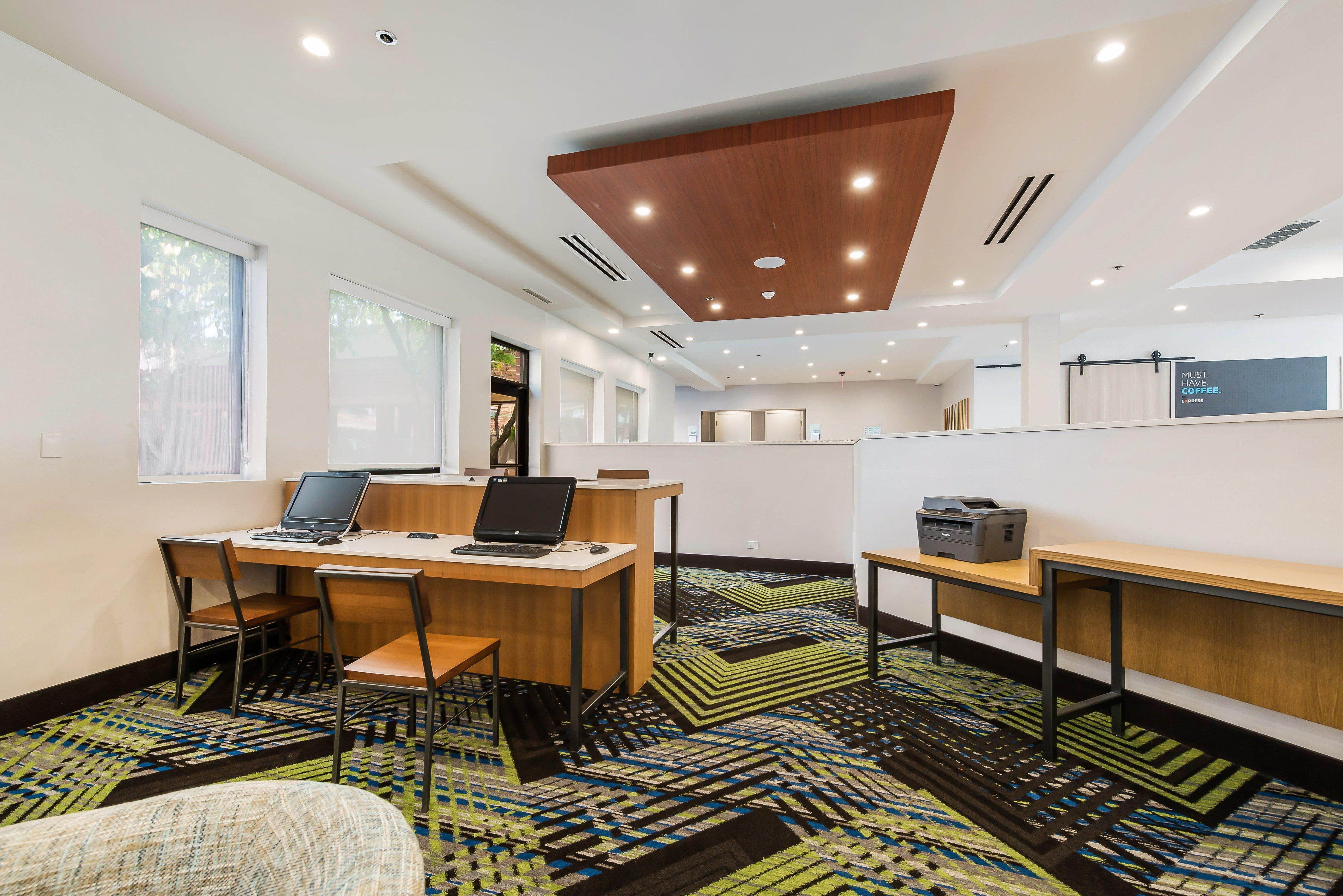 Holiday Inn Express Naperville By Ihg Екстериор снимка