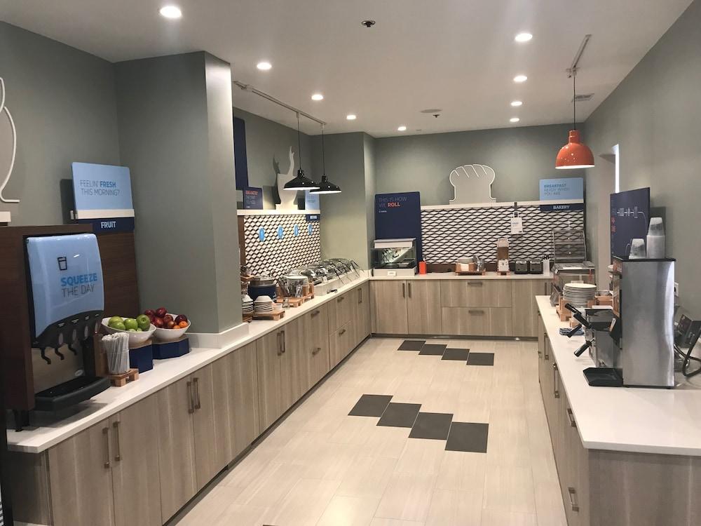 Holiday Inn Express Naperville By Ihg Екстериор снимка