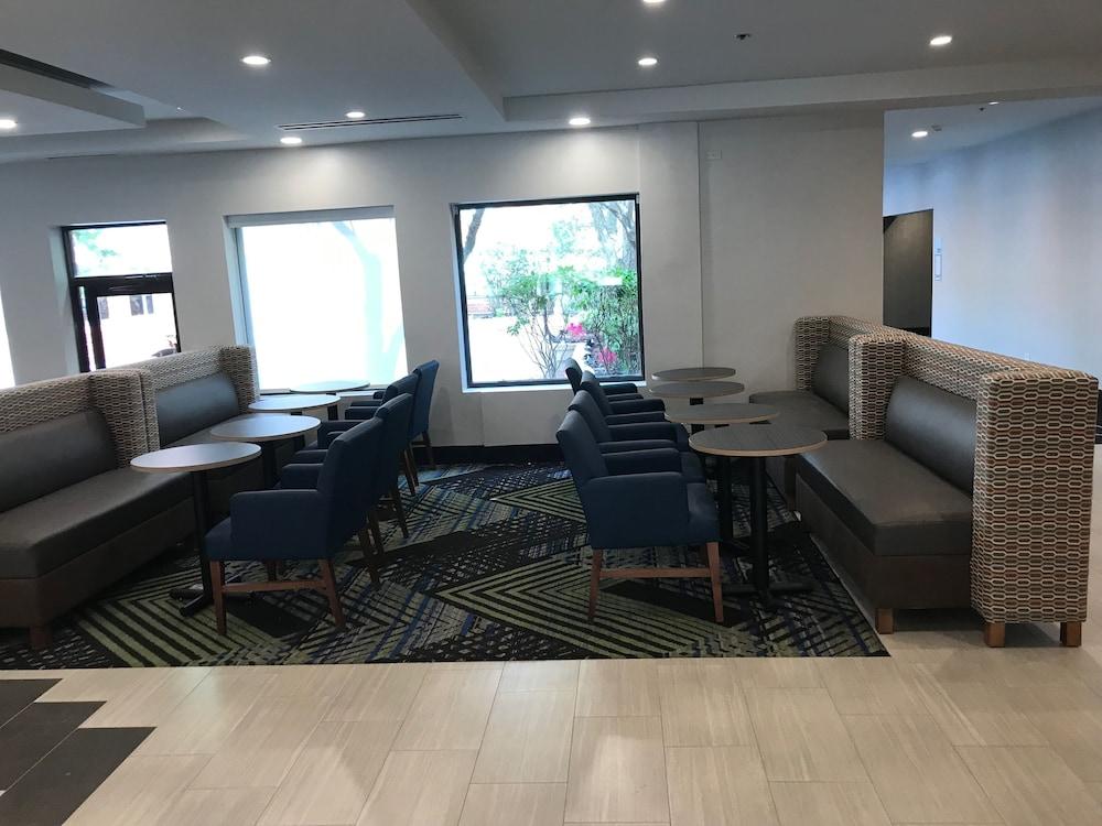 Holiday Inn Express Naperville By Ihg Екстериор снимка