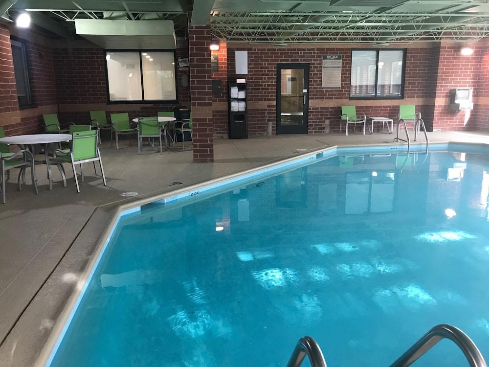 Holiday Inn Express Naperville By Ihg Екстериор снимка