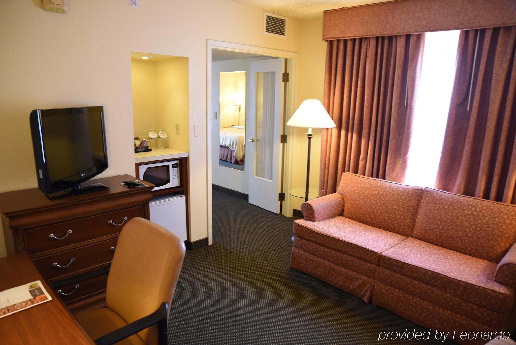 Holiday Inn Express Naperville By Ihg Екстериор снимка