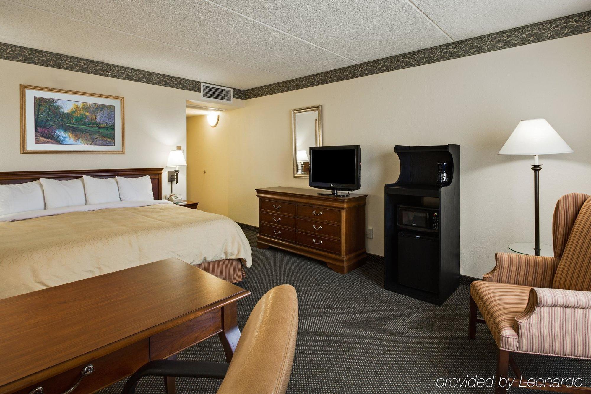 Holiday Inn Express Naperville By Ihg Стая снимка