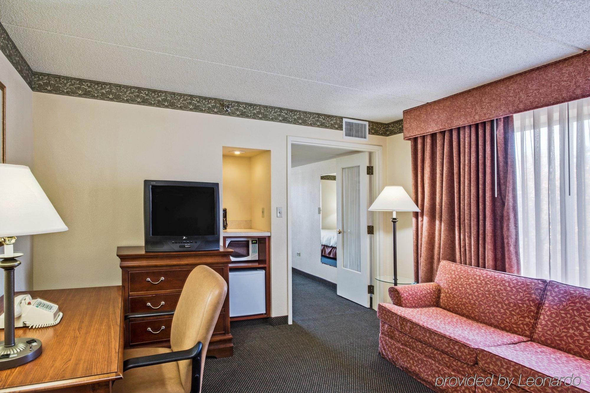 Holiday Inn Express Naperville By Ihg Стая снимка