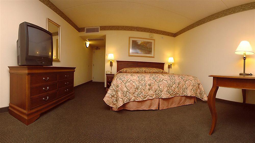 Holiday Inn Express Naperville By Ihg Екстериор снимка